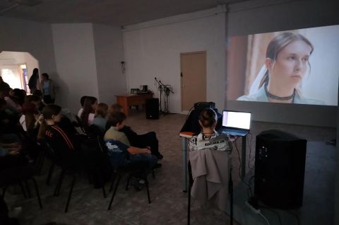 В первый день выборов ученики и педагоги Курлекской школы посетили Курлекскую библиотеку.